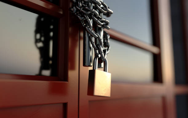 Shop Door Chained Lockdown A red generic storefont door chained shut and locked with a chain an padlock - 3D render How To Close A Business stock pictures, royalty-free photos & images